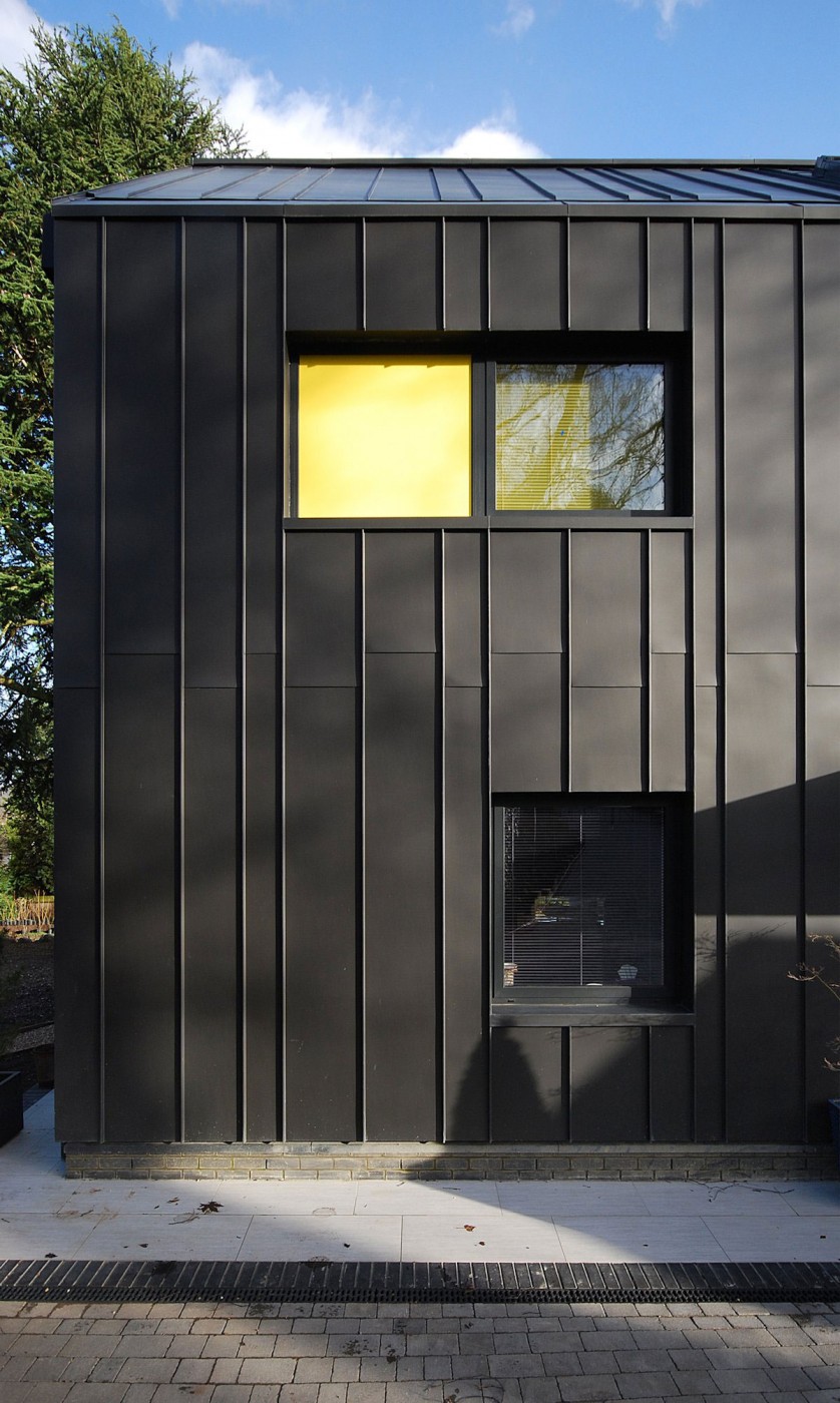 ตัวบ้านร่วมสมัยโทนสีดำ