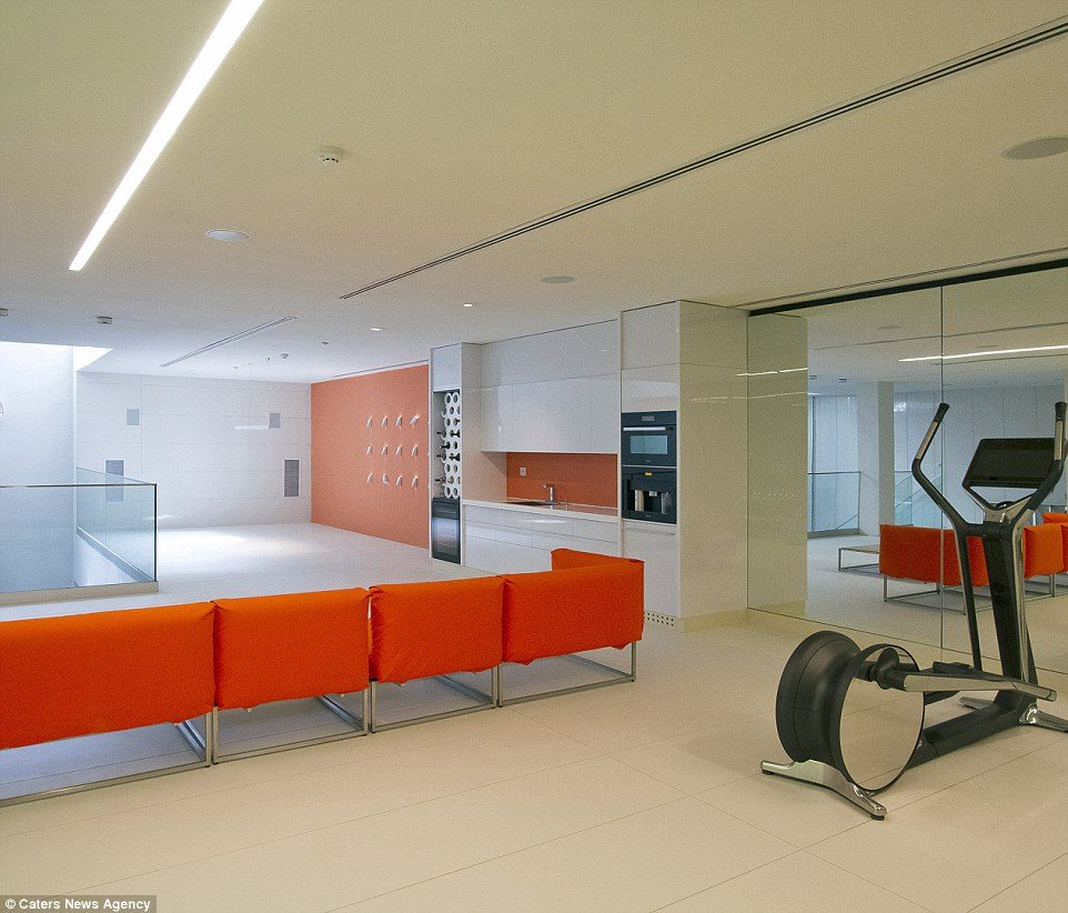 1408440574822_wps_14_Mandatory_Byline_PIC_BY_P