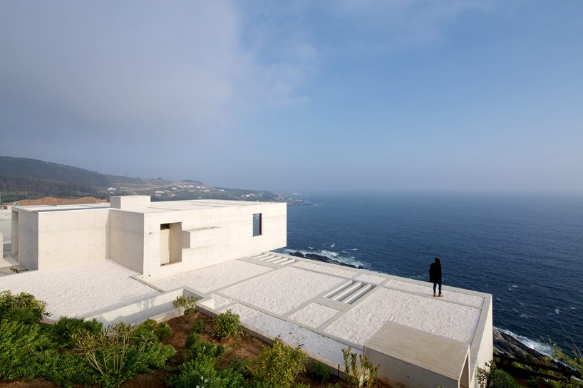 gonzalo-mardones-arquitecto-mo-house-chile-designboom-03