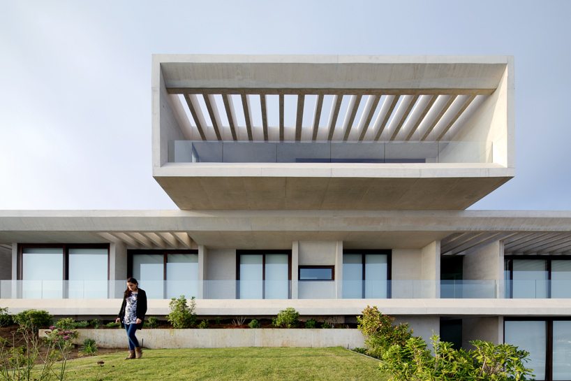 gonzalo-mardones-arquitecto-mo-house-chile-designboom-09