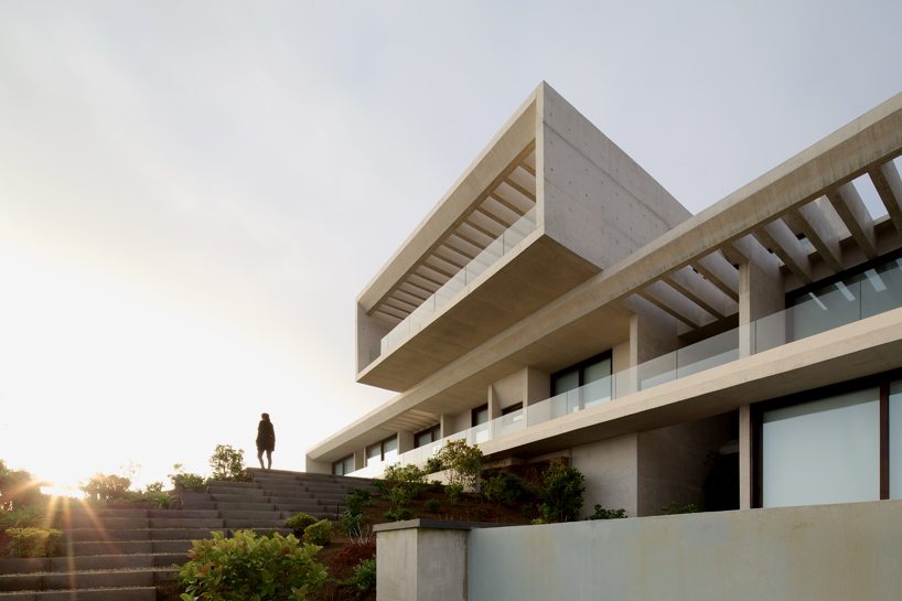 gonzalo-mardones-arquitecto-mo-house-chile-designboom-10