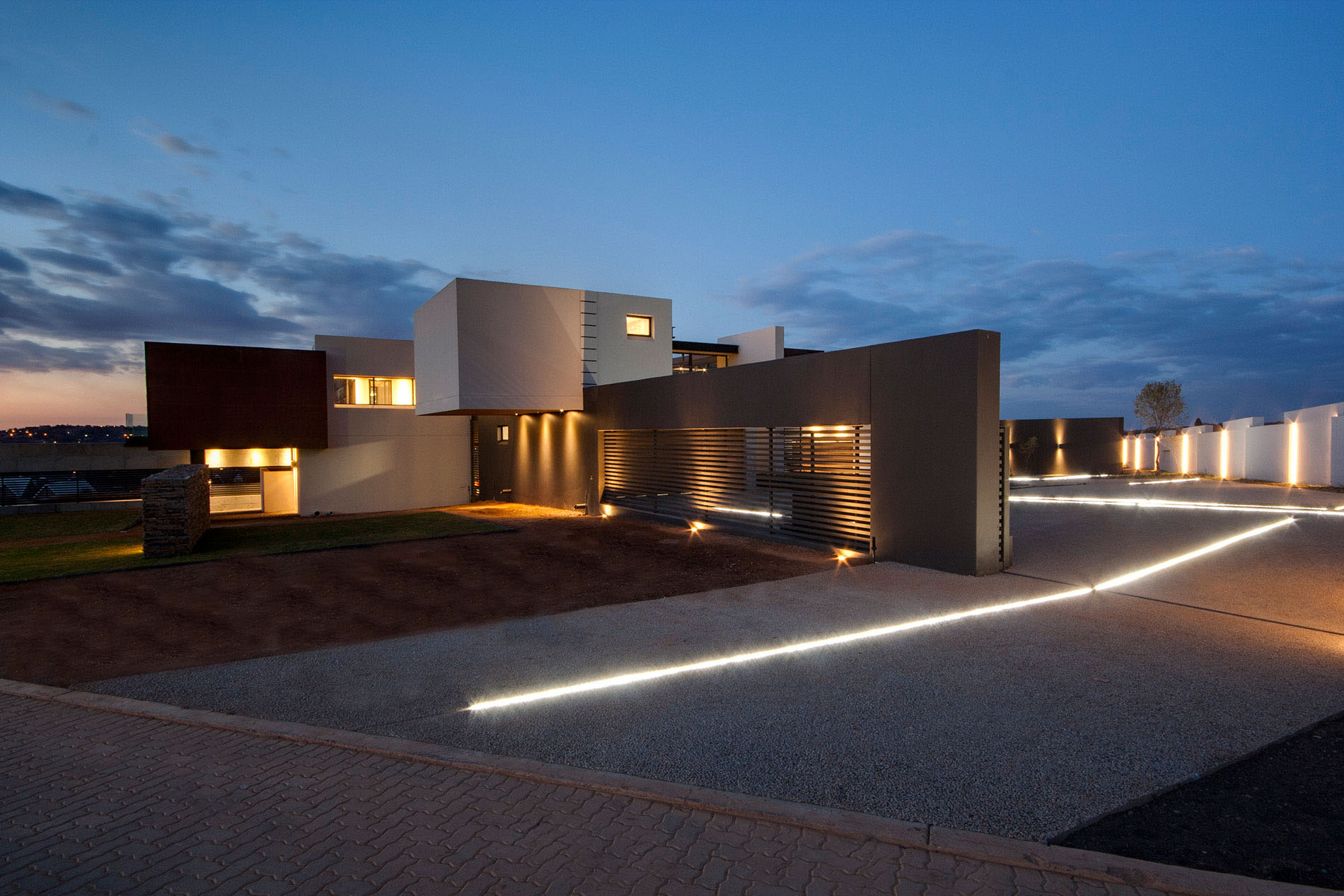 House-Boz-by-Nico-van-der-Meulen-Architects-4