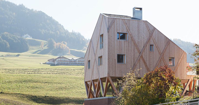 modus-architects-artists-residence-atelier-castelrotto-designboom-04