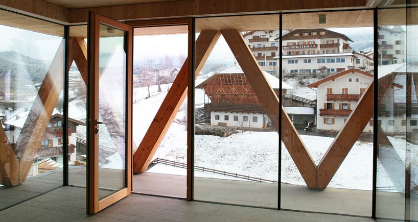 modus-architects-artists-residence-atelier-castelrotto-designboom-06