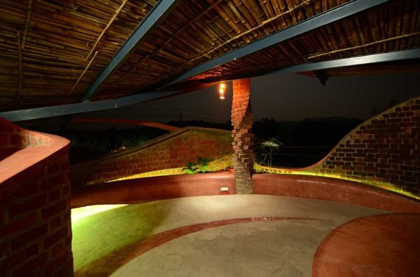 14-brick-house-intn1