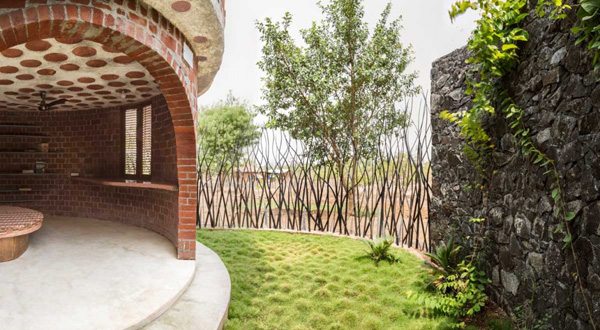 4-brick-house-entry2