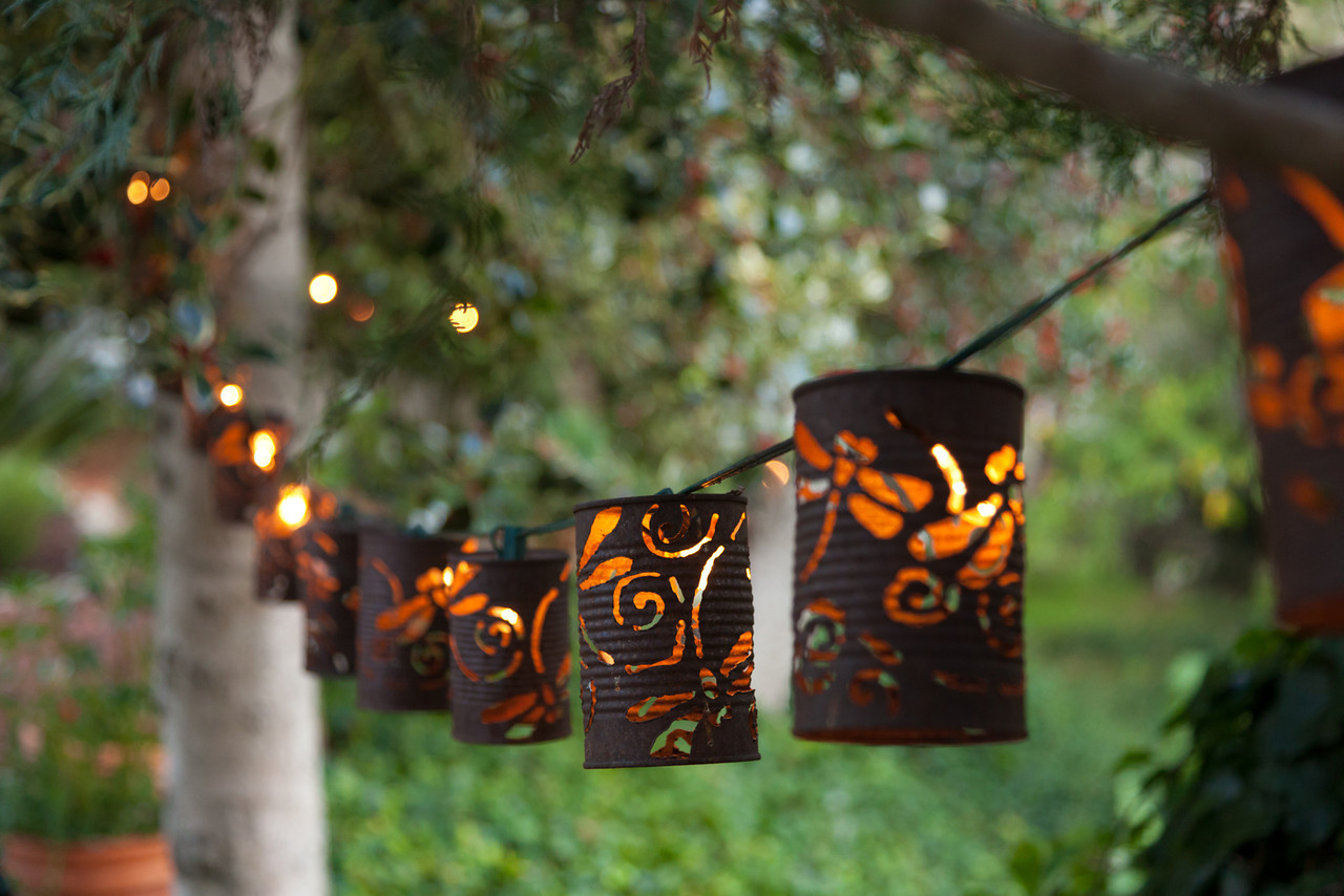 23-Uniqu-e-Beautiful-DIY-Garden-Lanterns-homesthetics-12