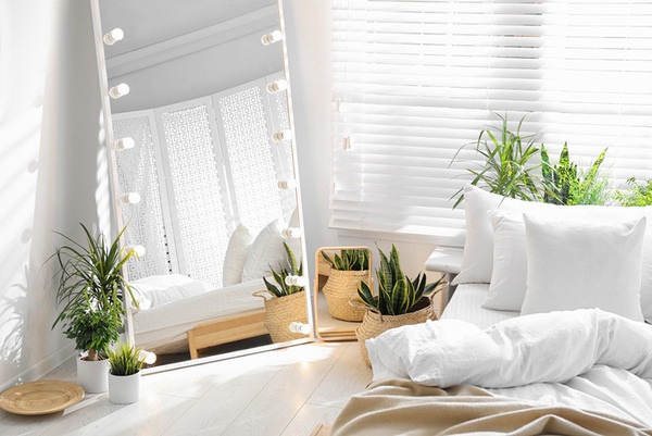 แต่งบ้านคุมโทน-กระจกช่วยสะท้อน