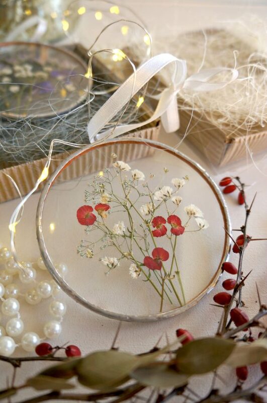 จัดดอกไม้-ดอกไม้แห้งทับใส่ในกระจก