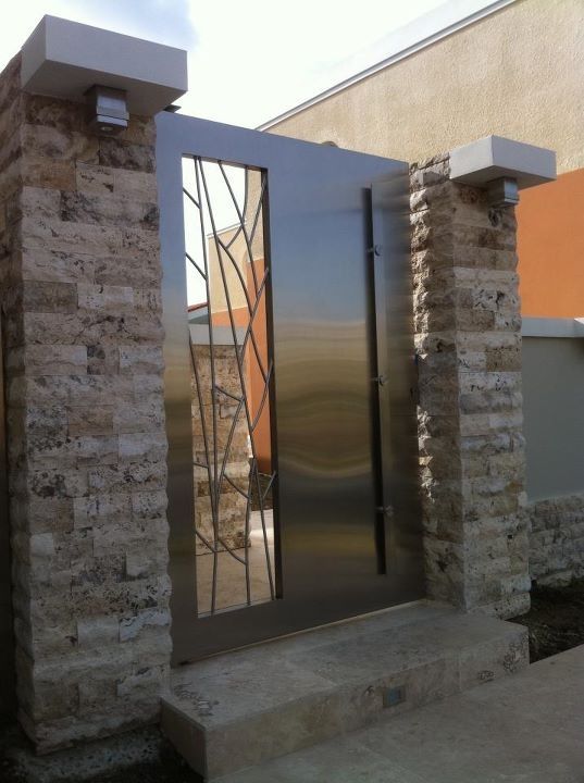 ประตูหน้าบ้าน