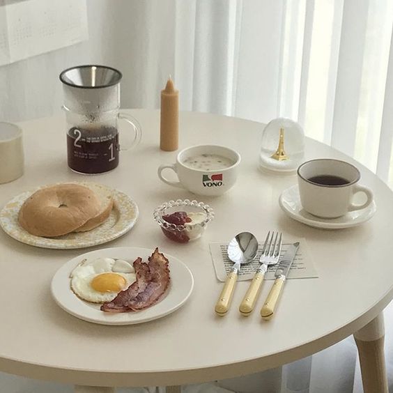 การจัดโต๊ะอาหารว่าง