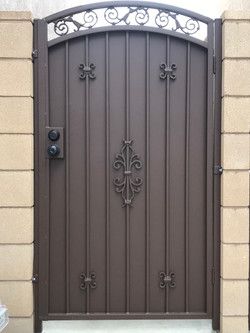 ประตูเหล็กหน้าบ้าน