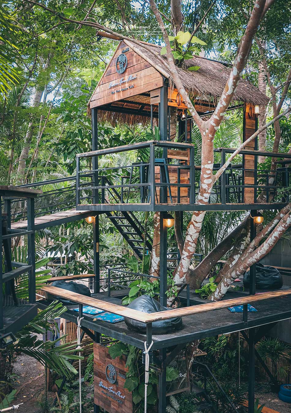 บ้านต้นไม้โครงเหล็ก