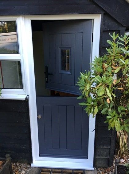 ประตูหลังบ้าน