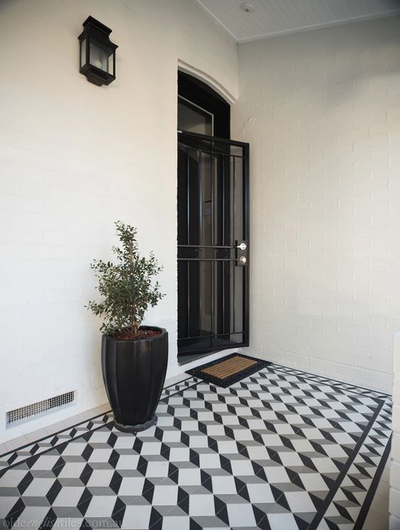 ปูกระเบื้องหน้าบ้าน