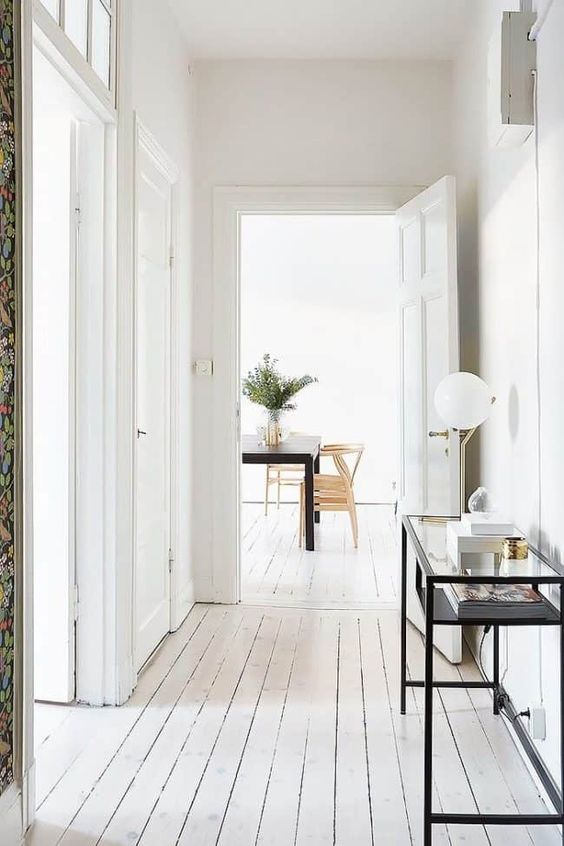 พื้นบ้านสีขาว