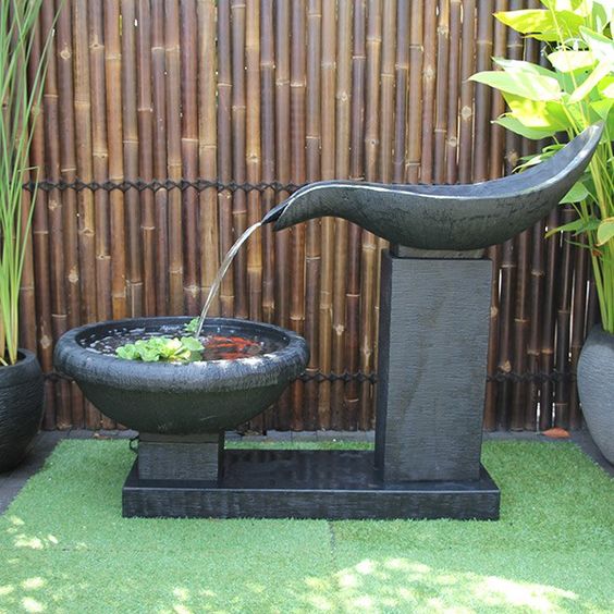 อ่างน้ำพุหน้าบ้าน